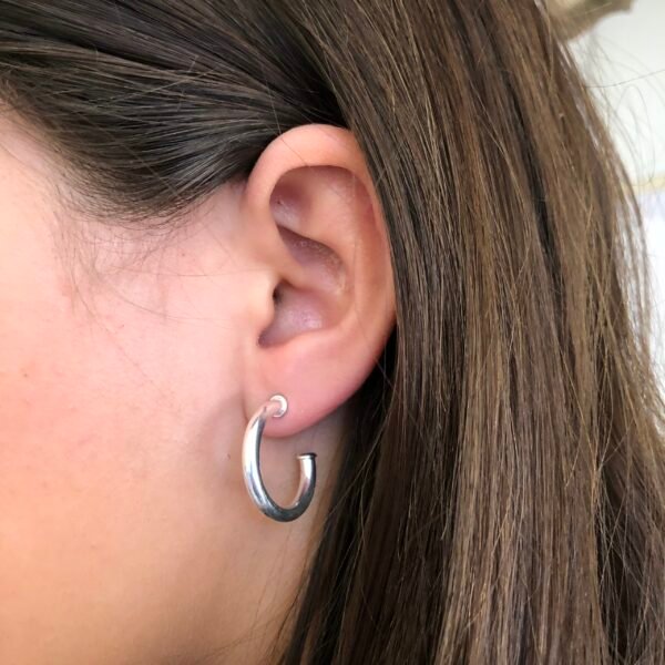 Aros bañados en plata argolla grosor 3mm largo 22mm BE00166