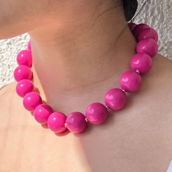 Collar esferas resina XXL (20mm) Fucsia